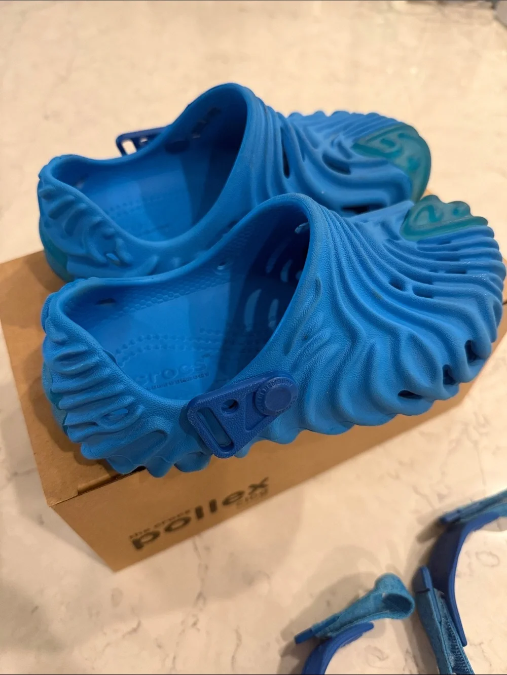 Little Kids C11 Salehem Bembury Crocs in Blue cannot be worn with straps